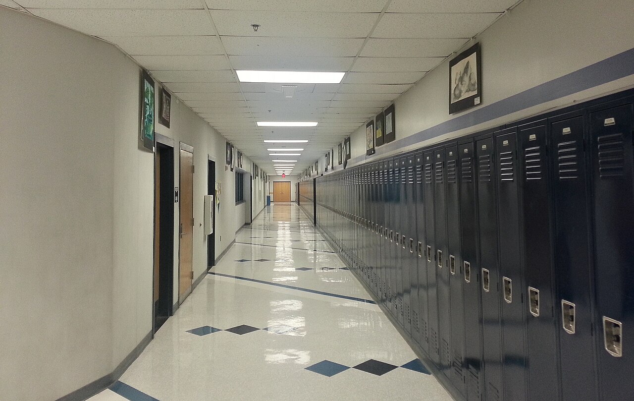 A row of lockers lining a typical American school hallway